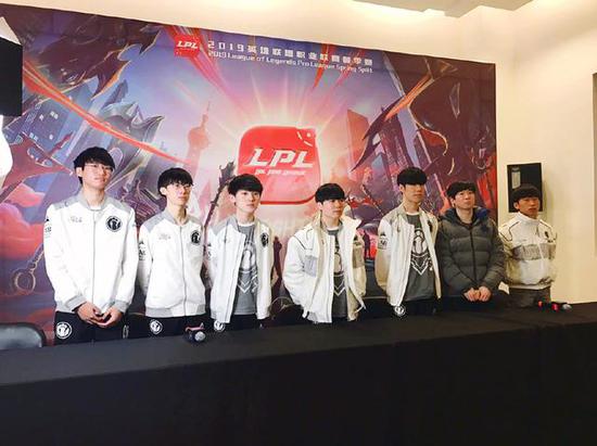 要求球队更 要求球队更